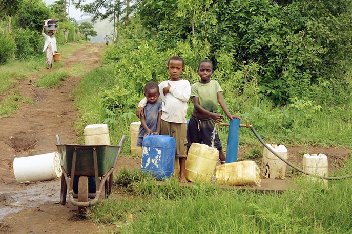 Collecting drinking water, Nkomazi, South Africa